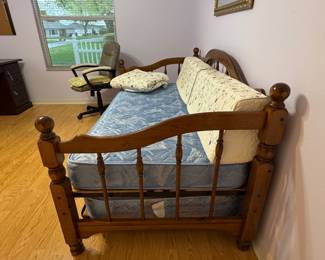 Wood Daybed with Trundle Bed and Mattresses