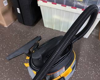 Portable Shop Vacuum / Wet-Dry Vacuum