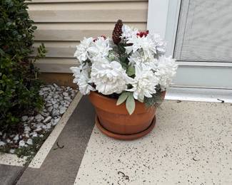 Outdoor Planter Terracotta Planter with Decorative Artificial White Flowers