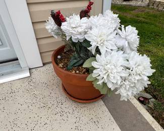 Outdoor Planter Terracotta Planter with Decorative Artificial White Flowers