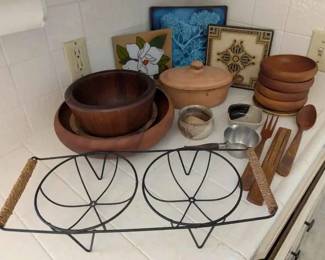 RA200Wood Serving Set, Clay Pots, Trivets,  Lions  Oh, My