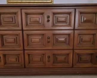 RA147Drexel Furniture Dresser