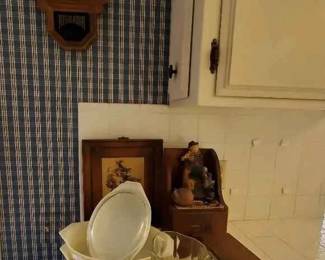 RA142Vintage Pyrex Golden Acorn