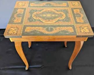 RA173VGargiulo Jannuzzi Of Italy Musical StoolChest With Costume Jewelry