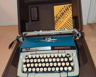 RA124Smith Corona Typewriter