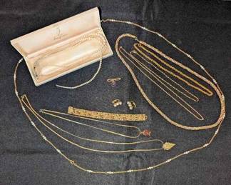 RA169Vintage Pearls  Gold Tones