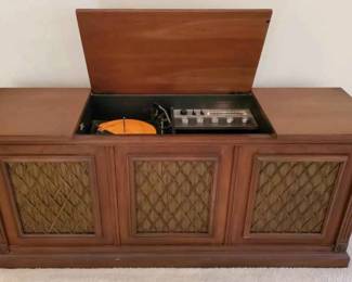 RA107VVintage Clairtone Stereo Console