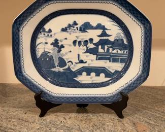 Blue and White Canton Porcelain Willow Pattern Octagonal Serving 17 Inch Platter Mottahedeh Collectible