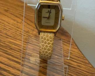 Vintage Lorus Quartz Women's Watch with Snakeskin Texture Band