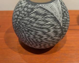 Acoma Pueblo Hand-Etched Seed Jar Pottery Artist Signed