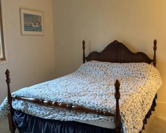 Classic Four-Poster Wooden Bed Frame with Mattress