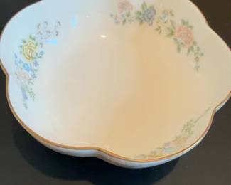 Gorham Cherrywood Floral Scalloped Porcelain Serving Bowl