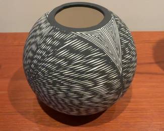 Acoma Pueblo Hand-Etched Seed Jar Pottery Artist Signed