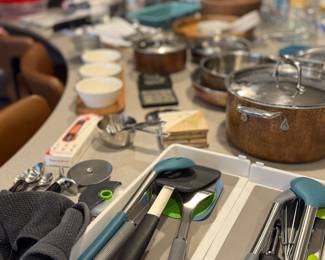 Miscellaneous kitchen utencils