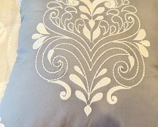 Accent pillow 6.00