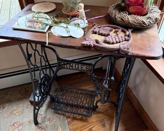 Singer sewing machine table 