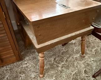 Vintage Ethan Allen Baumritter Maple Dough Box Side Table