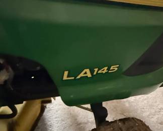 John Deere LA Riding Lawn Mower B third image