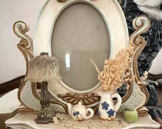 Ornate Oval Photo Frame with Decorative Accents