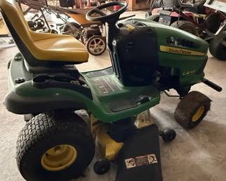 John Deere LA Riding Lawn Mower B second image