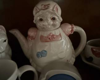 Heritage Mint Ltd. Cat Teapot