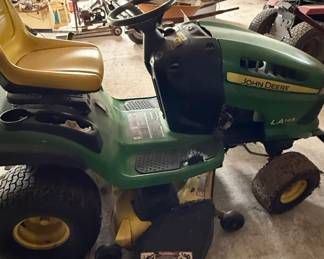 John Deere LA Riding Lawn Mower