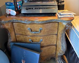 Thomasville nightstand with matching dresser 