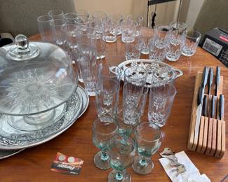 Lots of glassware 