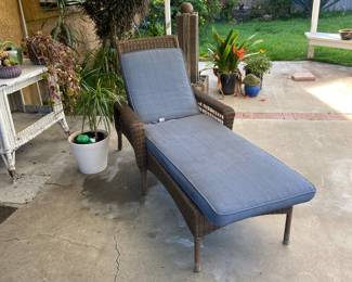 outdoor lounge chair