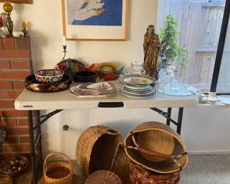 baskets, decorative plates