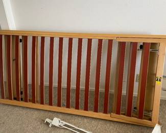 Trundle bed frame, table lamp 