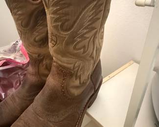 Ariat Men's Heritage Roughstock Square Toe Western Boots