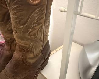 Ariat Men's Heritage Roughstock Square Toe Western Boots