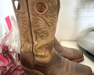 Ariat Men's Heritage Roughstock Square Toe Western Boots