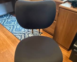 Pinmoco Black Upholstered Office Chair with Chrome Base