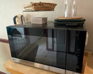 LG NeoChef 0.9 cu. ft. Stainless Steel Countertop Microwave Oven