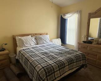 Light Oak Finish Bedroom Set