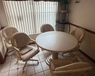 Chromcraft Douglas Dining Set with Four Swivel Chairs