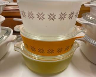 VINTAGE Pyrex Set Of 3 Town And Country OVENWARE DISHES W/LIDS 