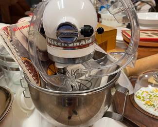 KitchenAid Mixer & all accessories 