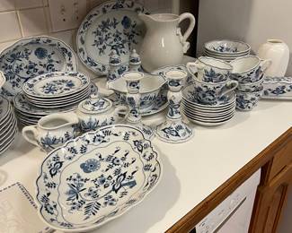 Blue Danube Blue Onion dish set