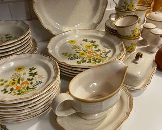 Mikasa Fresh Floral Dinnerware