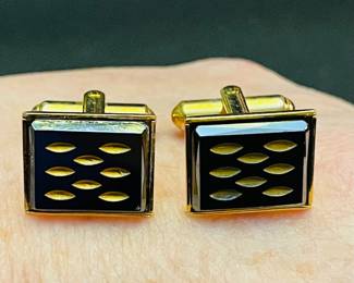 Shiny Smokey Black Sarah Coventry Cuff Links