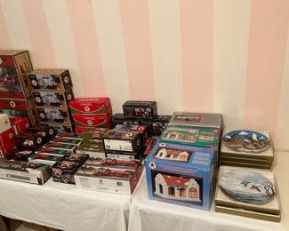 Texaco die-cast, filling stations, and plates