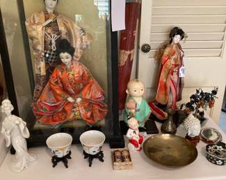 Japanese dolls, etc. 