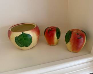 Vintage apple salt & pepper shakers. 