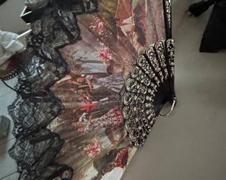 Delicate fans & scarves 