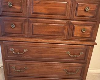 Matching 5 drawer chest of drawers 