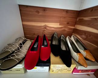Ladies shoes - New in box. 