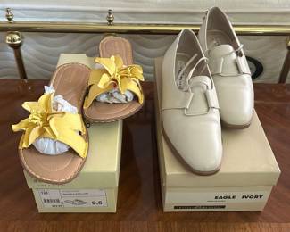 Ladies shoes - New in box. 
